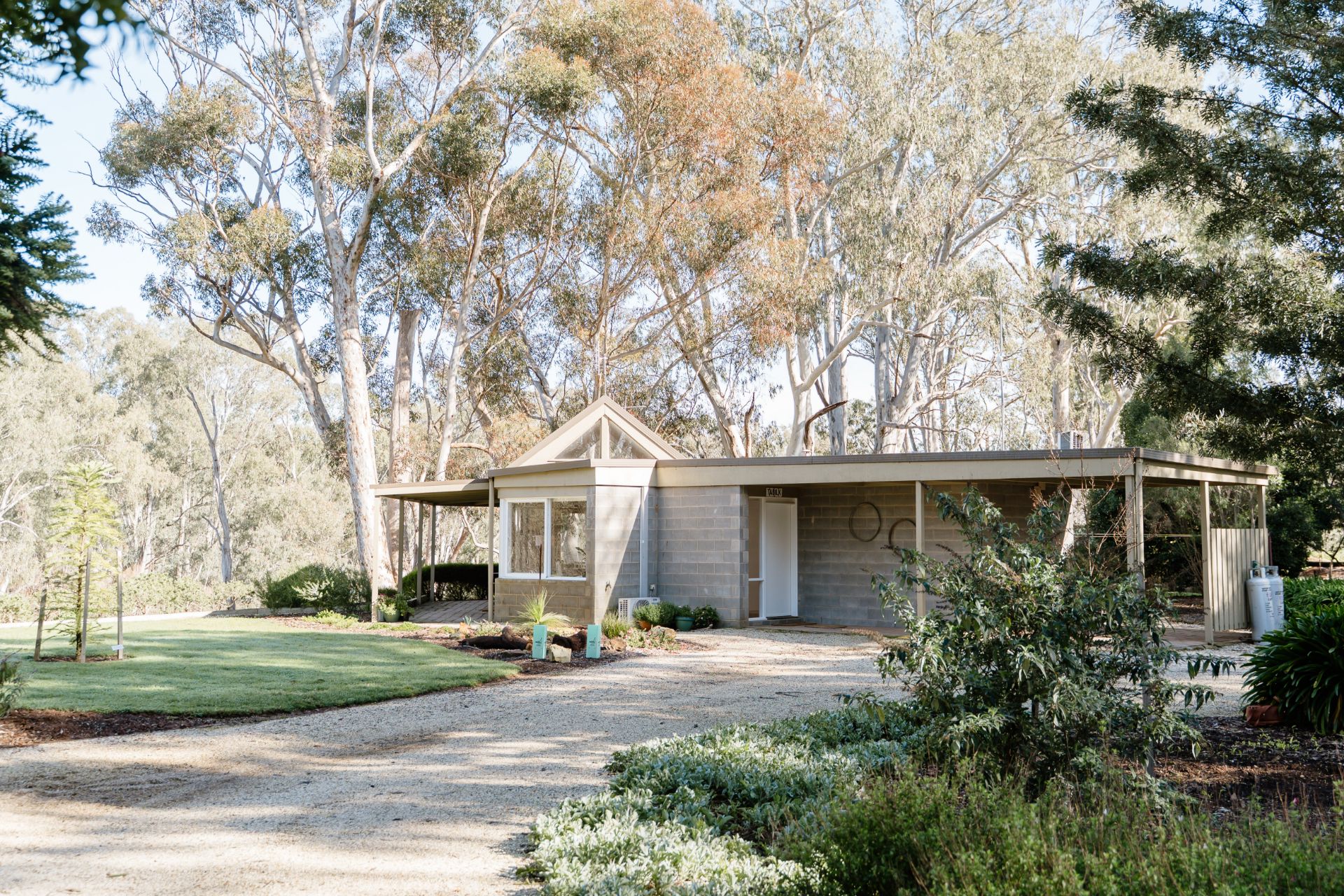 Goulburn River and gardens at Bunya Cottage